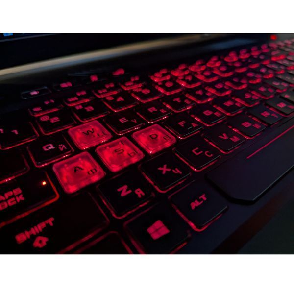 Ноутбук Asus Strix GL703VM Б/У Ref. i7-7700HQ 17.3" Full HD 16/512 GB SSD Sh538 фото